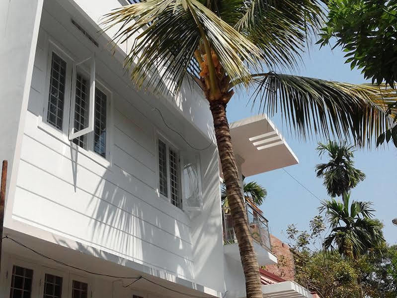 The Pod Cochin Homestay Kochi Exterior photo